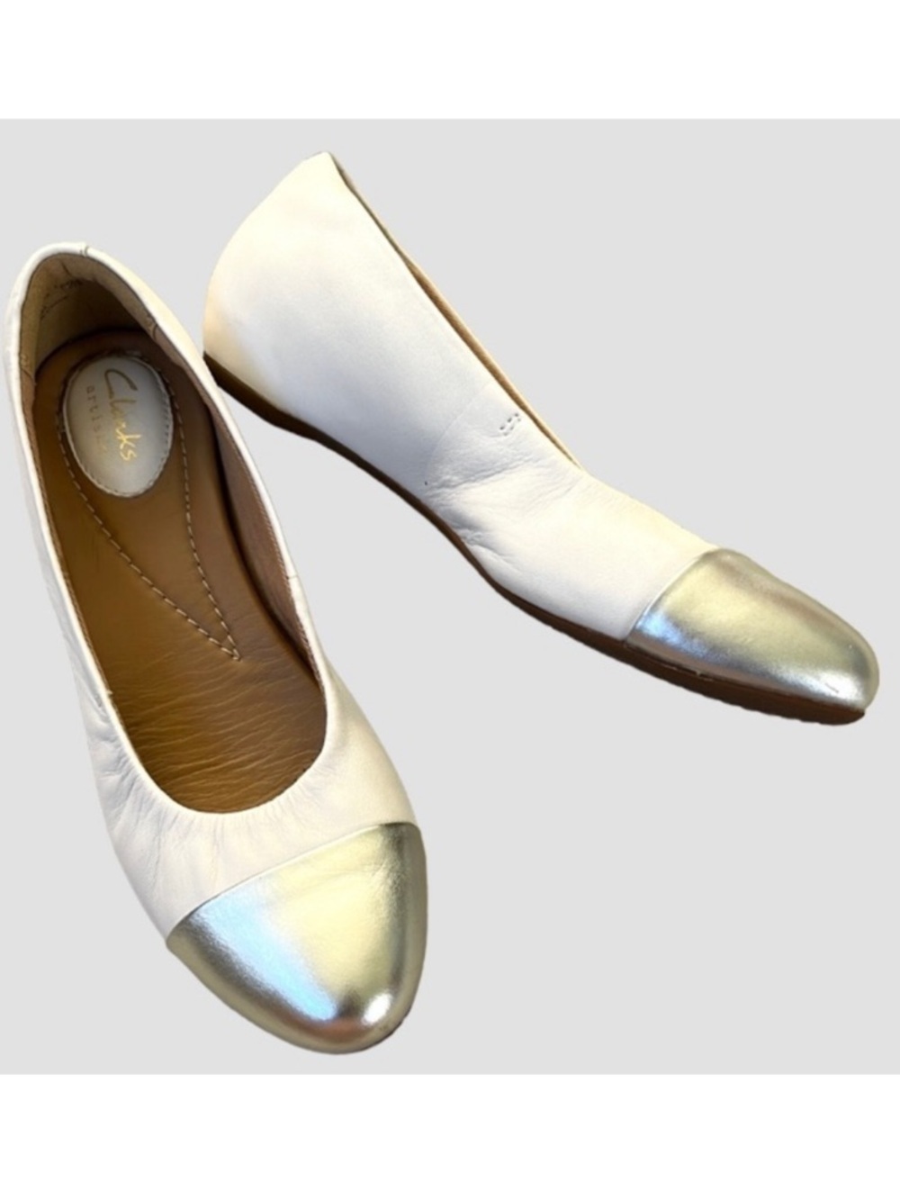 EUC Clarks Leather Hidden Low Wedge Flats White Silver Size 7
